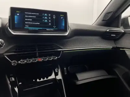 Photo 24 Peugeot 2008  Electrique 136 ch