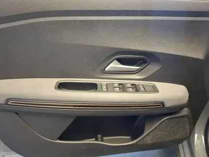 Photo 16 Dacia Jogger  Hybrid 140 7 places GSR2