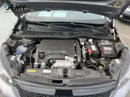 Photo 11 Peugeot 2008  PureTech 100 S&S BVM6