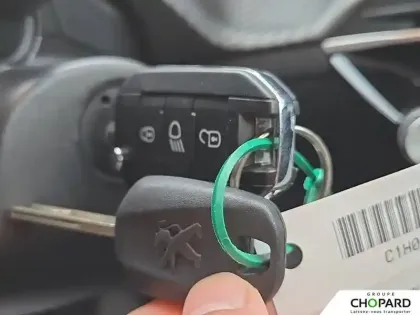 Photo 20 Peugeot 2008  PureTech 100 S&S BVM6