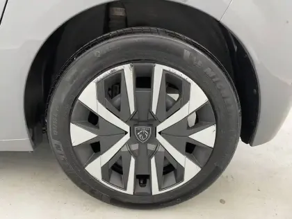 Photo 15 Peugeot 208  PureTech 100 S&S BVM6