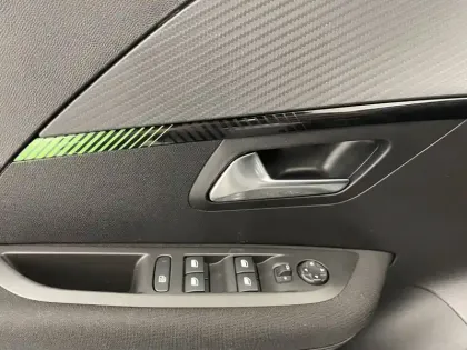 Photo 25 Peugeot 208  PureTech 100 S&S BVM6