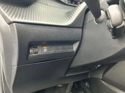 Photo 18 Peugeot 208  PureTech 100 S&S EAT8