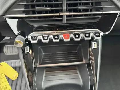 Photo 20 Peugeot 208  PureTech 100 S&S EAT8