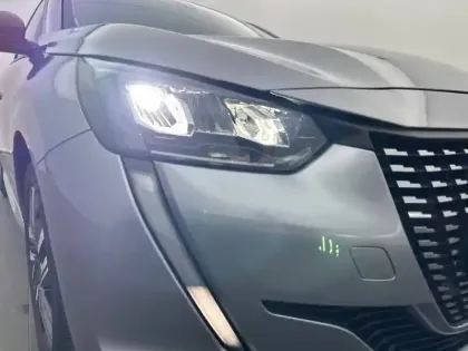 Photo 15 Peugeot 208  PureTech 100 S&S EAT8