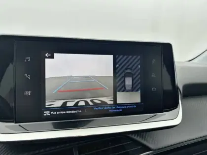 Photo 31 Peugeot 208  PureTech 100 S&S EAT8