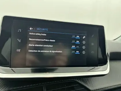 Photo 29 Peugeot 208  PureTech 100 S&S EAT8