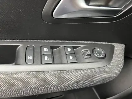 Photo 17 Peugeot 208  PureTech 100 S&S EAT8