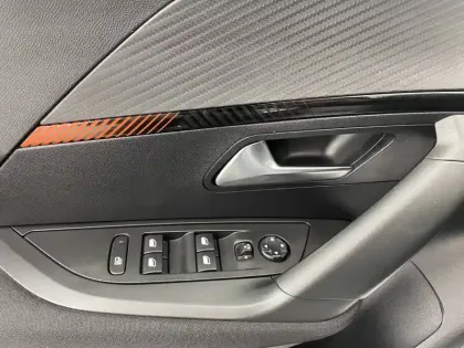 Photo 31 Peugeot 2008  BlueHDi 110 S&S BVM6