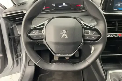 Photo 10 Peugeot 208  PureTech 75 S&S BVM5