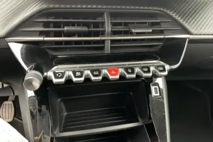 Photo 15 Peugeot 208  PureTech 75 S&S BVM5