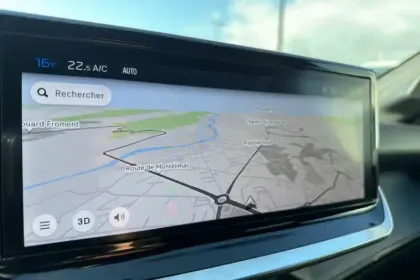 Photo 20 Peugeot 208  Hybrid 110 e-DCS6