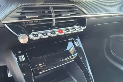 Photo 18 Peugeot 208  Hybrid 110 e-DCS6