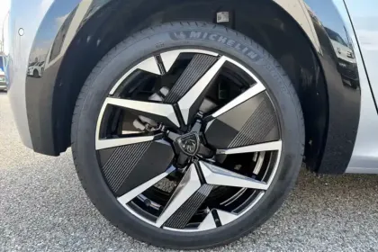 Photo 13 Peugeot 208  Hybrid 110 e-DCS6