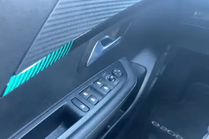 Photo 17 Peugeot 208  Electrique 50 kWh 136ch