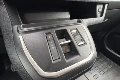 Photo 15 Peugeot Expert  FGN M DIESEL 180 CH AUTOMATIQUE