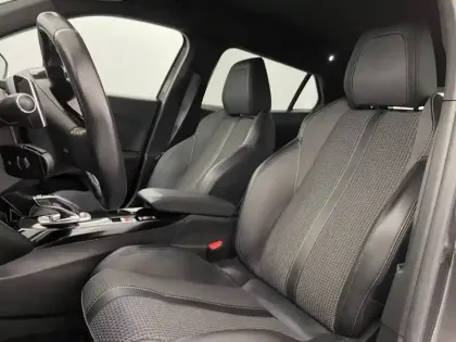 Photo 13 Peugeot 2008  PureTech 130 S&S EAT8