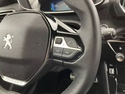 Photo 31 Peugeot 208  Electrique 50 kWh 136ch