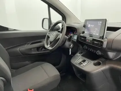 Photo 81 Opel Combo -E CARGO M 800 KG ELECTRIQUE 100 KW BATTERIE 50 KWH