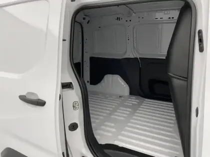 Photo 70 Opel Combo -E CARGO M 800 KG ELECTRIQUE 100 KW BATTERIE 50 KWH