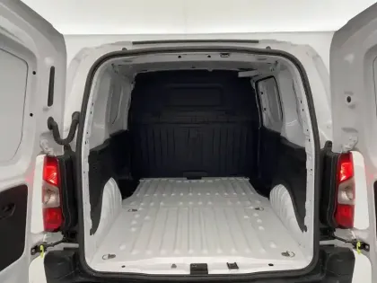 Photo 68 Opel Combo -E CARGO M 800 KG ELECTRIQUE 100 KW BATTERIE 50 KWH
