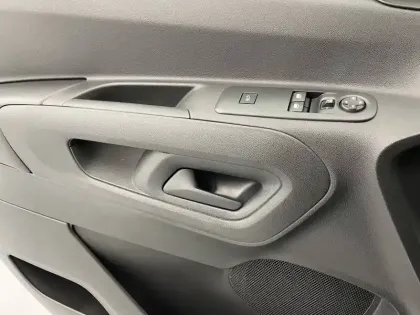 Photo 23 Opel Combo -E CARGO M 800 KG ELECTRIQUE 100 KW BATTERIE 50 KWH