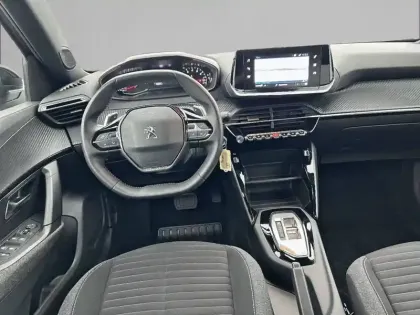 Photo 7 Peugeot 2008  PureTech 130 S&S EAT8