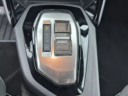 Photo 13 Peugeot 2008  PureTech 130 S&S EAT8