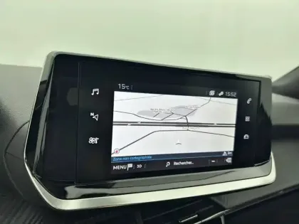 Photo 17 Peugeot 2008  PureTech 130 S&S EAT8