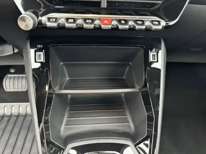 Photo 23 Peugeot 2008  PureTech 130 S&S EAT8