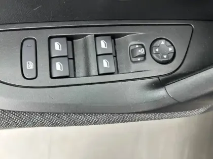 Photo 14 Peugeot 2008  PureTech 130 S&S EAT8