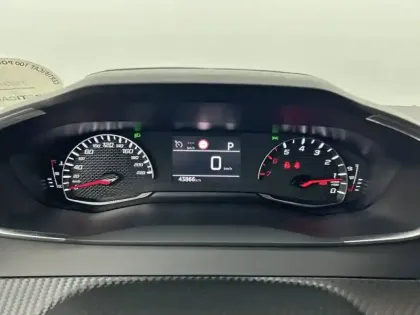 Photo 9 Peugeot 2008  PureTech 130 S&S EAT8