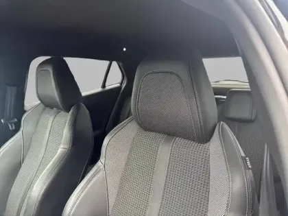 Photo 10 Peugeot 2008  PureTech 130 S&S EAT8