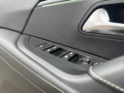 Photo 23 Peugeot 2008  PureTech 130 S&S EAT8