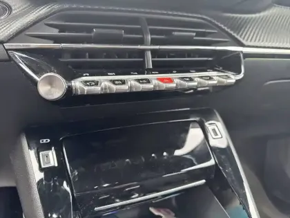 Photo 45 Peugeot 2008  PureTech 130 S&S EAT8