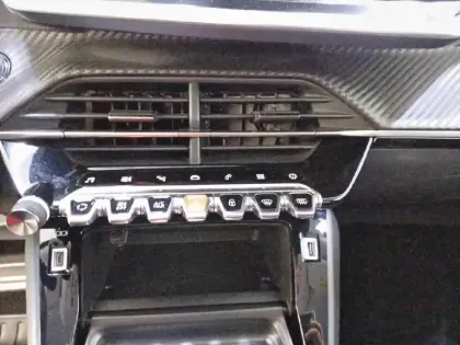 Photo 112 Peugeot 2008  PureTech 130 S&S EAT8