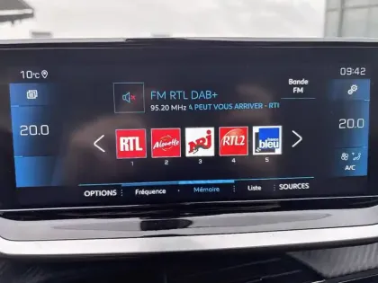 Photo 18 Peugeot 2008  PureTech 130 S&S EAT8