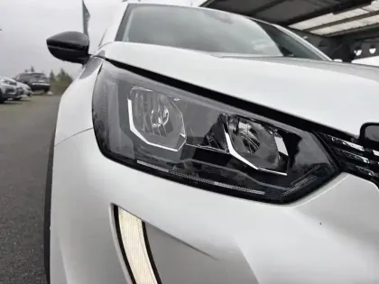 Photo 15 Peugeot 2008  PureTech 130 S&S EAT8