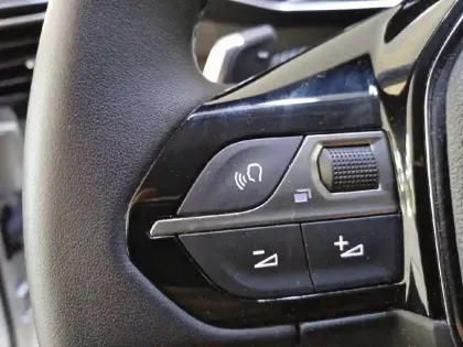 Photo 51 Peugeot 2008  PureTech 130 S&S EAT8