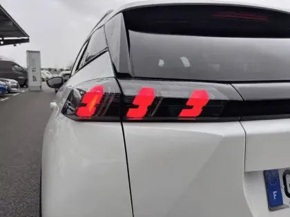 Photo 16 Peugeot 2008  PureTech 130 S&S EAT8