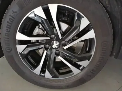 Photo 100 Peugeot 2008  PureTech 130 S&S EAT8