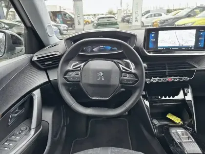 Photo 8 Peugeot 2008  PureTech 130 S&S EAT8