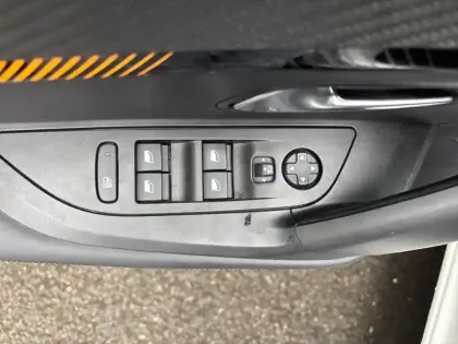 Photo 14 Peugeot 2008  PureTech 130 S&S EAT8