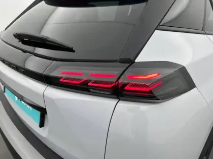 Photo 16 Peugeot 2008  PureTech 130 S&S EAT8