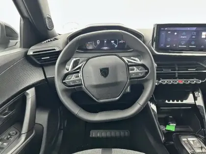 Photo 8 Peugeot 2008  PureTech 130 S&S EAT8