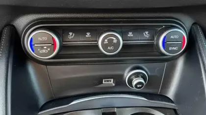 Photo 16 Alfa Romeo Stelvio  2.2 160 ch AT8