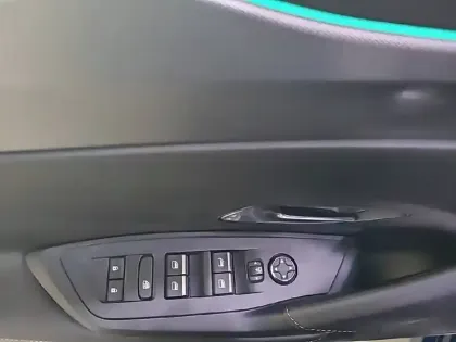 Photo 30 Peugeot 408  PureTech 130 ch S&S EAT8