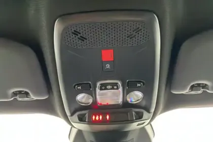 Photo 82 Peugeot 2008  Hybrid 145 e-DCS6