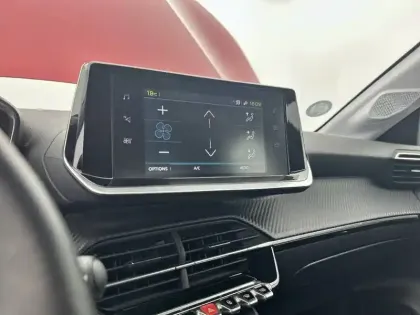 Photo 21 Peugeot 208  Electrique 50 kWh 136ch