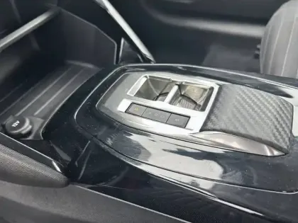 Photo 13 Peugeot 208  Electrique 50 kWh 136ch